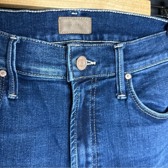 MOTHER Ankle Cropped Blue Jeans - Picture 4 of 13